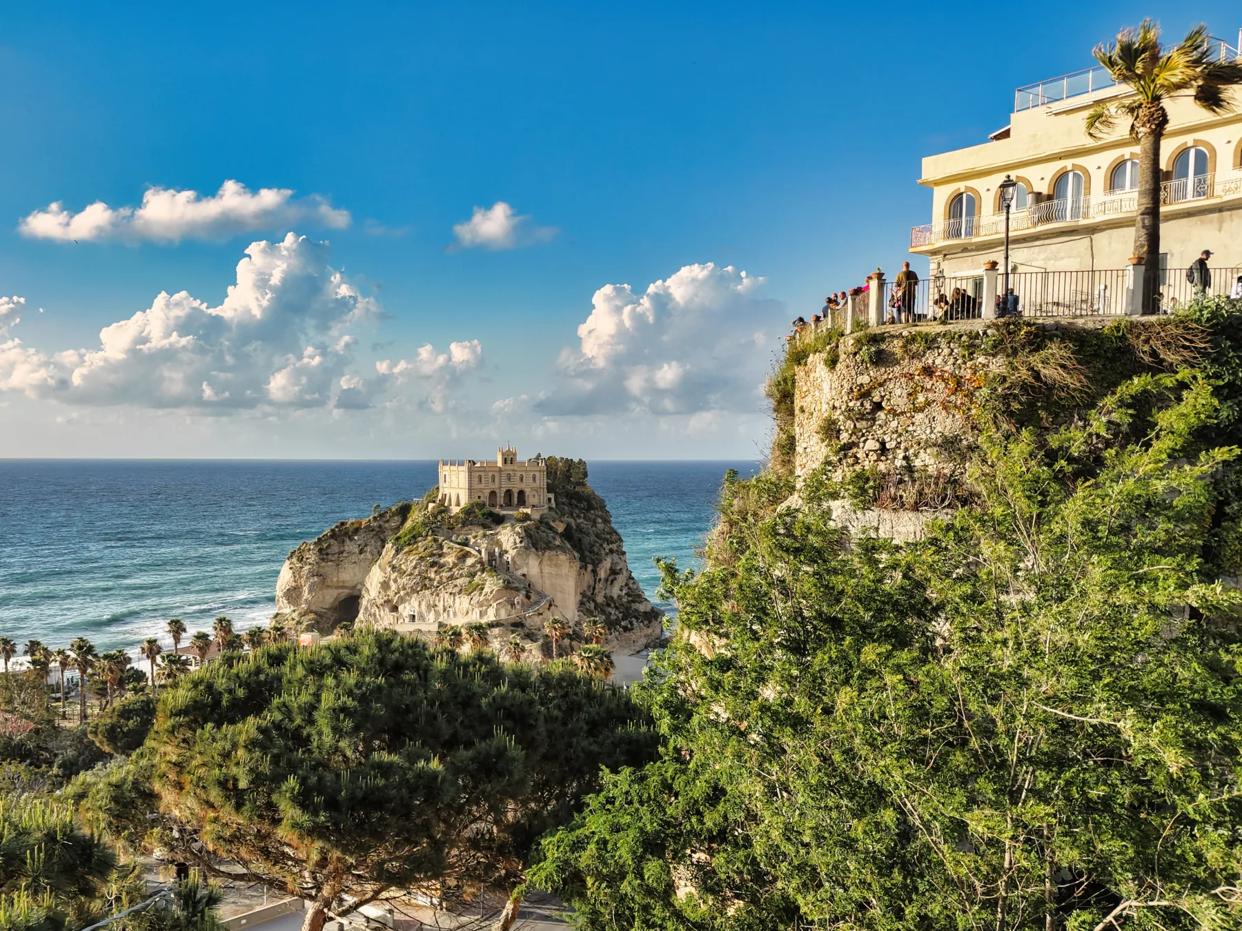 Photo Tour a Tropea con vista su Santa Maria dell Isola e mare della Costa degli Dei